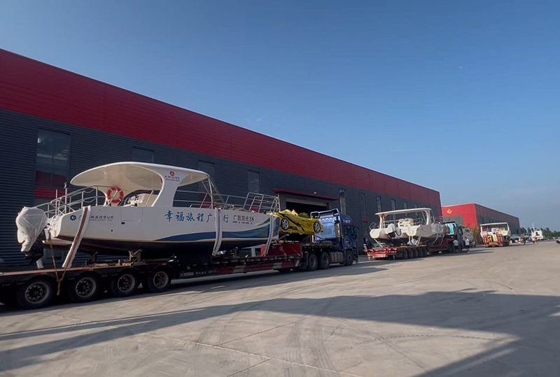 Lawada isporučuje tri katamarana, dva vodena sportova automobila i dvije jet skije za slikovito mjesto