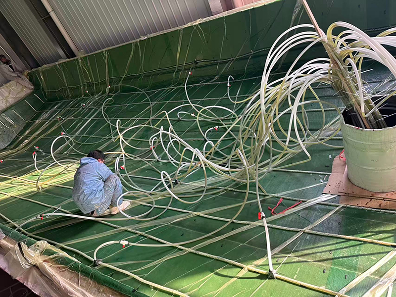 Lawada® usvaja tehnologiju vakuumske infuzije za trup broda od fiberglasa, poboljšavajući kvalitetu i performanse