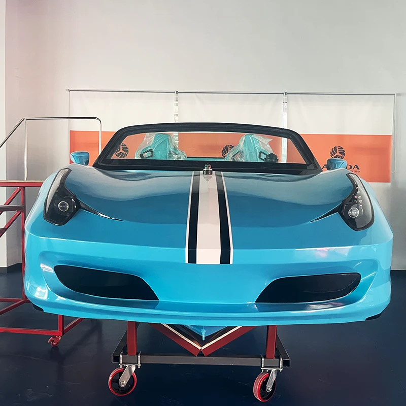 Vodeni sportski automobil od fiberglasa